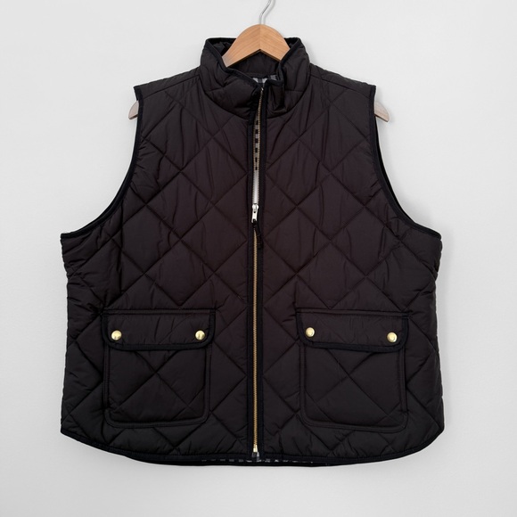 J. Crew Jackets & Blazers - JCrew Puffer Vest with snap pockets